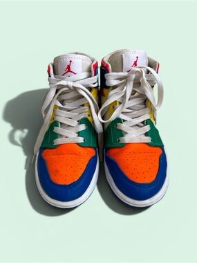 Nike Air Jordan 1 SneakersRetro Mid SE Multi Color 2022 DN3738-400 Size 5.5 RARE